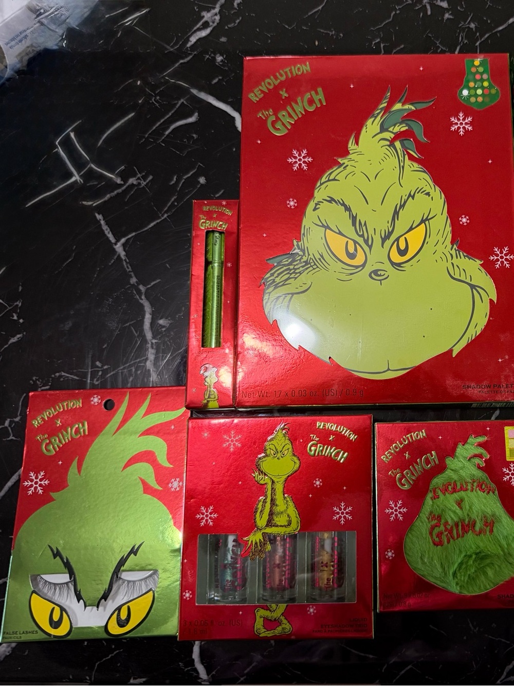 Revolution x The Grinch Holiday Makeup Set